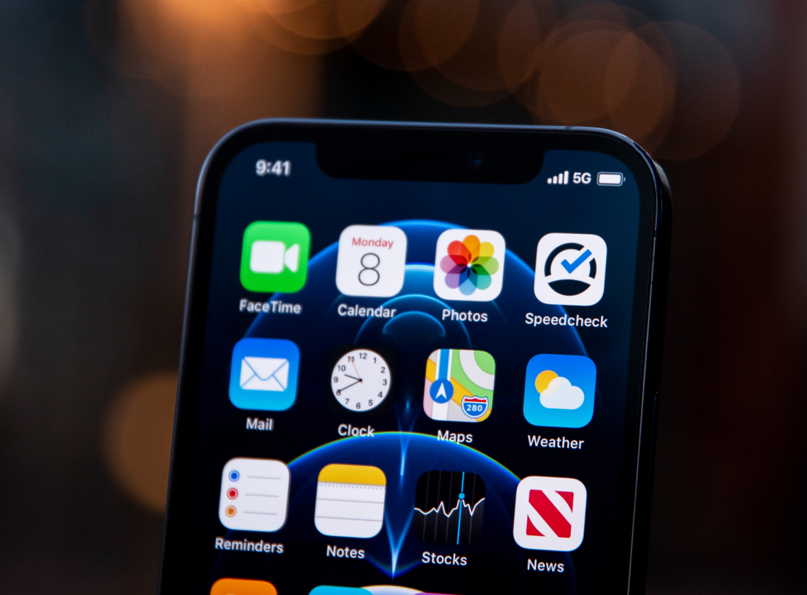 英州镇苹果手机维修分享为什么 iPhone 12 在冬季会自动关机 